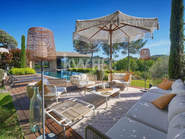 Maison 8 pièces 330 m²