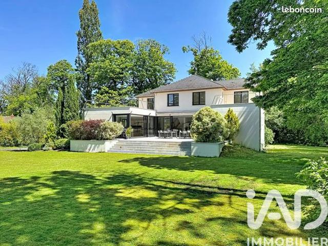 Maison 8 pièces 330 m²