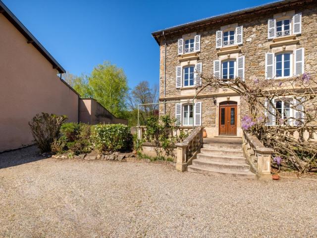 Maison 8 pièces 330 m²