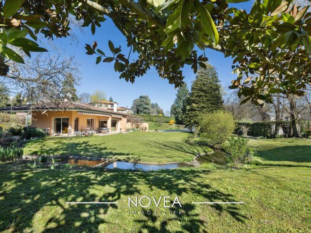 Maison 8 pièces 330 m²