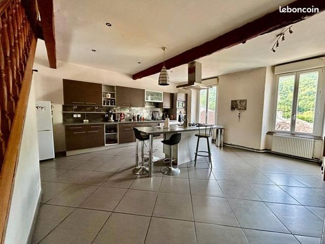 Maison 8 pièces 330 m²