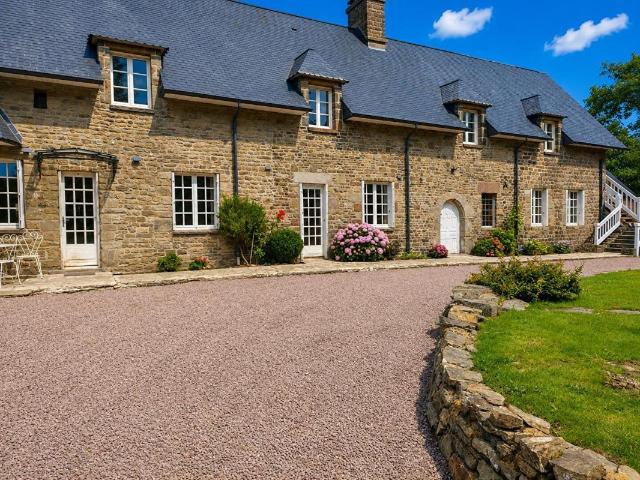 Maison 8 pièces 331 m²