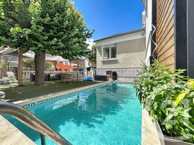 Maison 8 pièces 331 m²