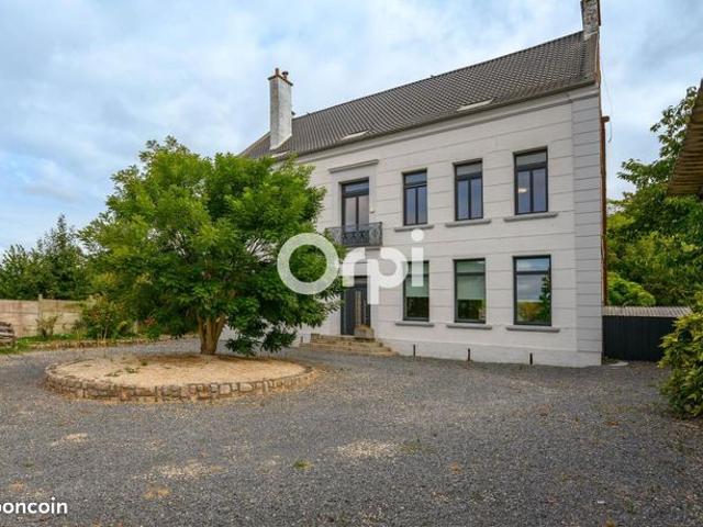 Maison 8 pièces 331 m²