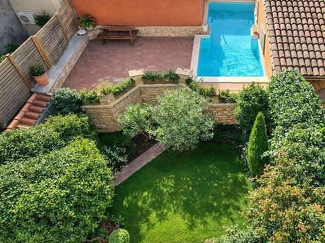 Maison 8 pièces 331 m²