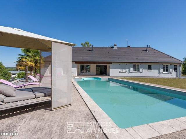 Maison 8 pièces 332 m²