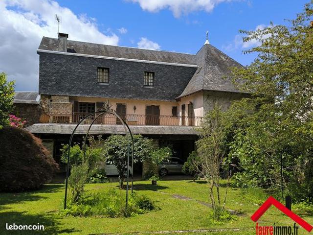 Maison 8 pièces 332 m²