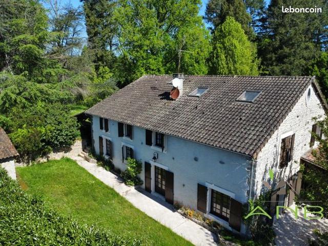 Maison 8 pièces 332 m²