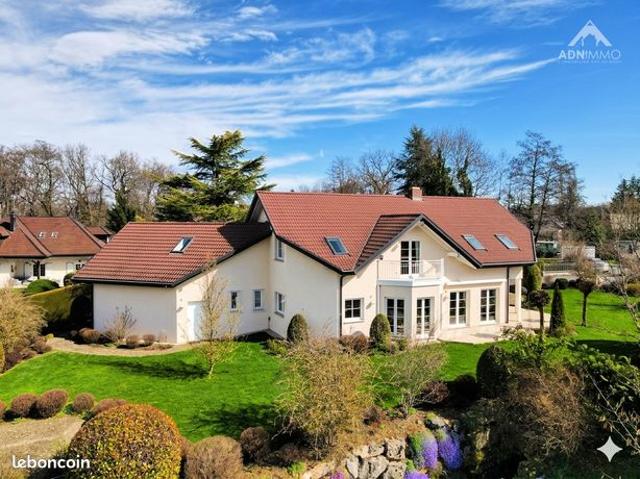 Maison 8 pièces 333 m²