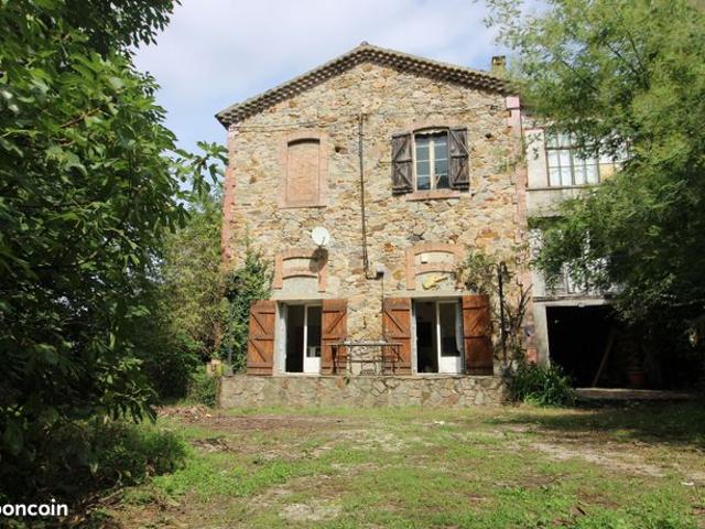 Maison 8 pièces 333 m²