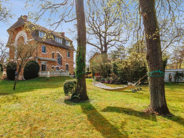 Maison 8 pièces 344 m²