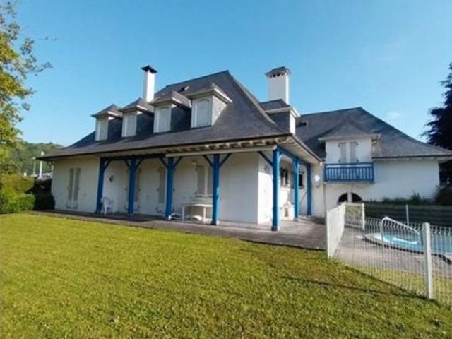 Maison 8 pièces 345 m²