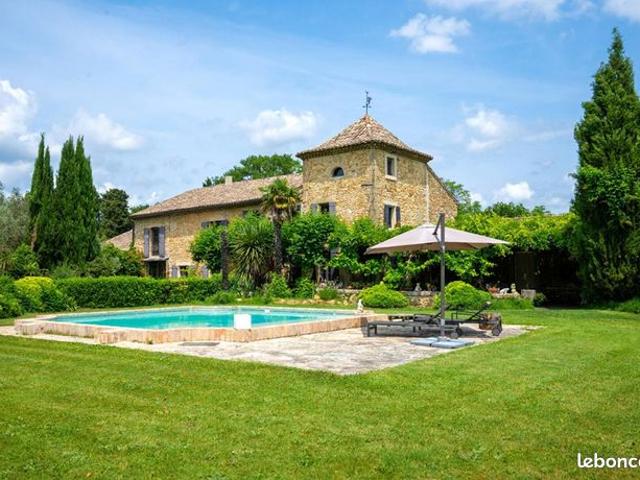 Maison 8 pièces 345 m²