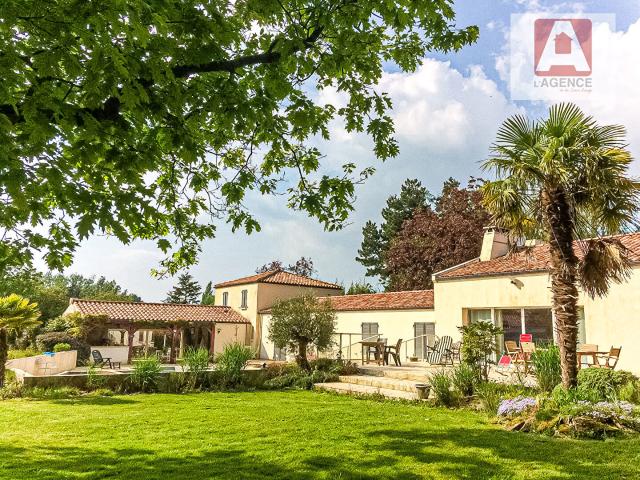 Maison 8 pièces 346 m²