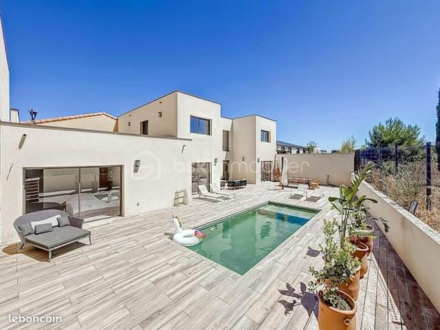 Maison 8 pièces 346 m²