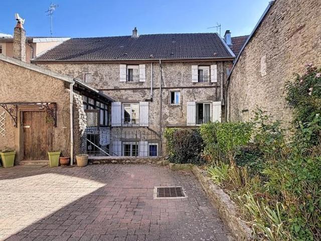 Maison 8 pièces 347 m²