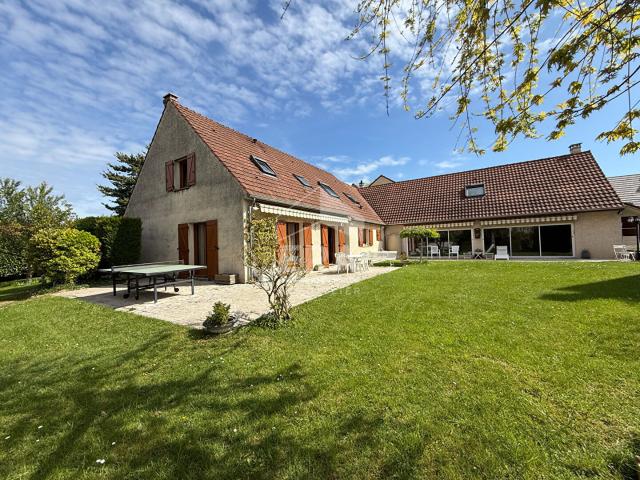 Maison 8 pièces 348 m²