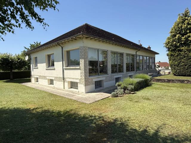 Maison 8 pièces 348 m²