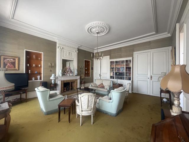 Maison 8 pièces 349 m²