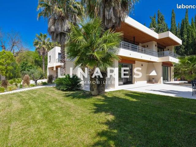 Maison 8 pièces 349 m²
