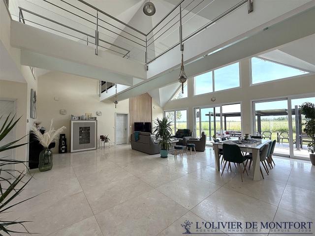 Maison 8 pièces 340 m²