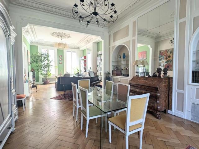 Maison 8 pièces 340 m²
