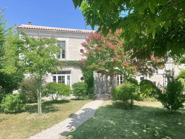 Maison 8 pièces 340 m²
