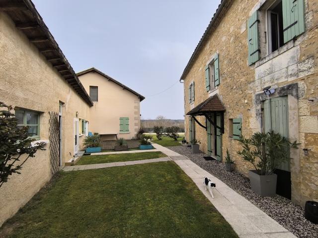 Maison 8 pièces 340 m²