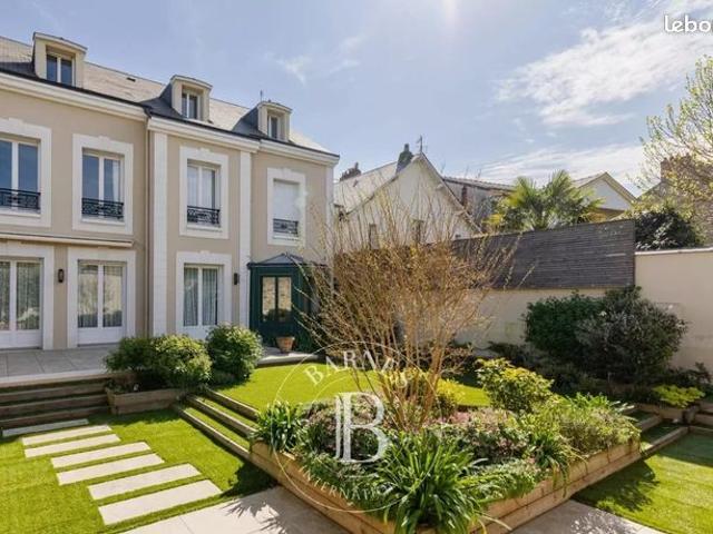 Maison 8 pièces 340 m²