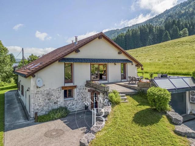 Maison 8 pièces 340 m²