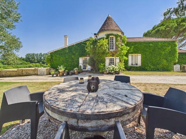 Maison 8 pièces 340 m²