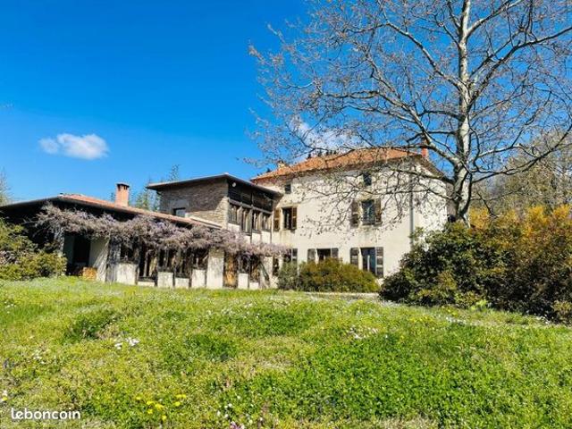 Maison 8 pièces 340 m²