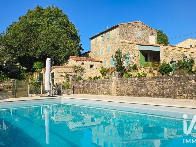 Maison 8 pièces 341 m²