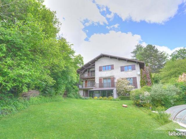 Maison 8 pièces 342 m²