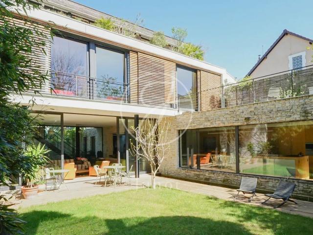 Maison 8 pièces 342 m²