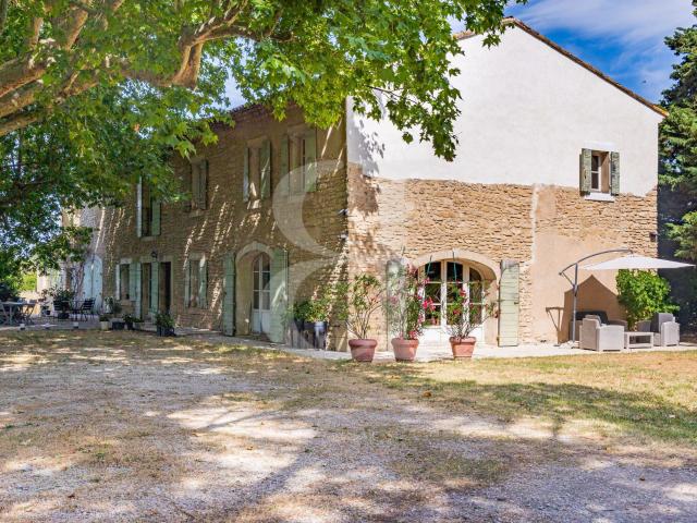 Maison 8 pièces 342 m²