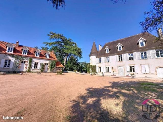 Maison 8 pièces 343 m²
