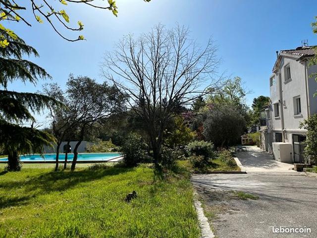 Maison 8 pièces 355 m²