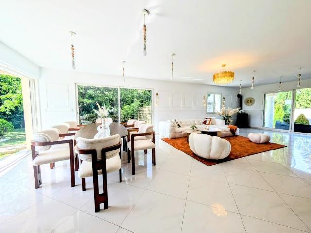 Maison 8 pièces 355 m²
