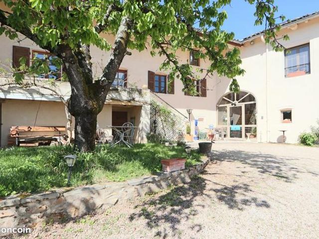 Maison 8 pièces 355 m²