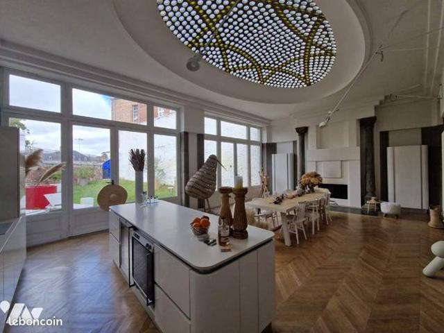 Maison 8 pièces 356 m²