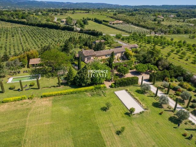 Maison 8 pièces 356 m²