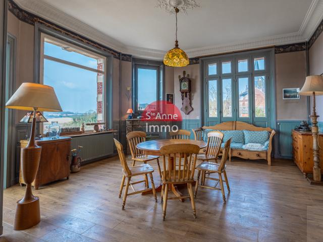 Maison 8 pièces 357 m²