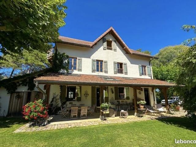 Maison 8 pièces 358 m²
