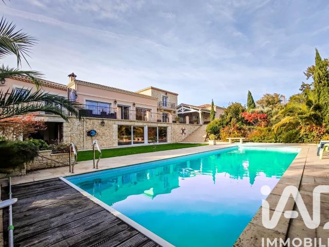 Maison 8 pièces 358 m²