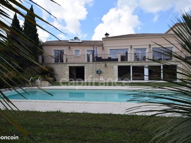 Maison 8 pièces 358 m²