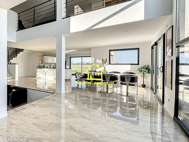 Maison 8 pièces 350 m²