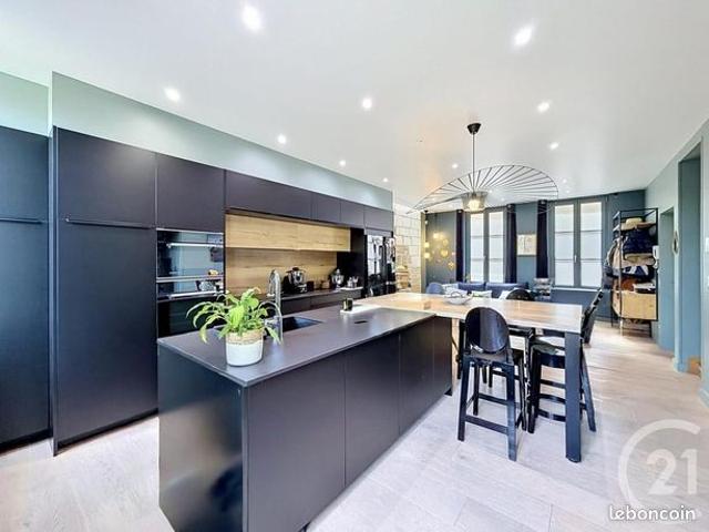 Maison 8 pièces 350 m²