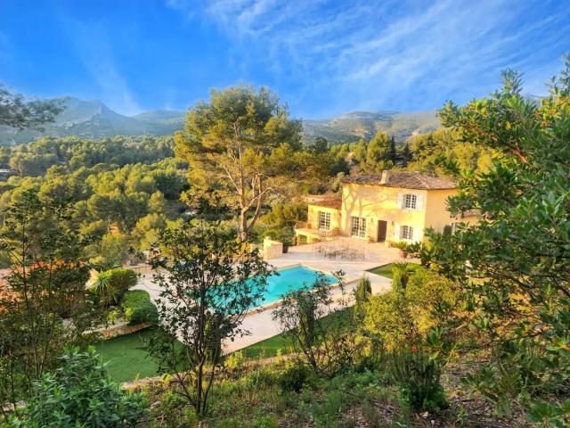 Maison 8 pièces 350 m²