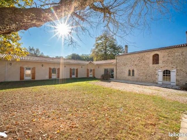 Maison 8 pièces 350 m²